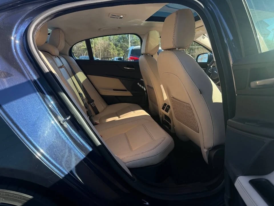 2017 Jaguar XE - Image 10 of 20