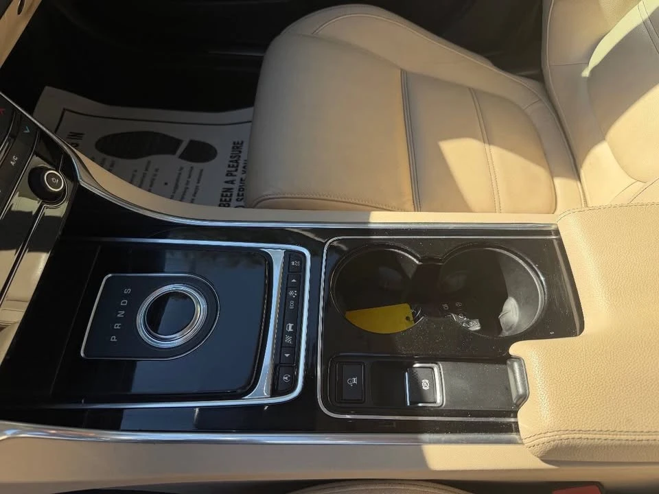 2017 Jaguar XE - Image 19 of 20