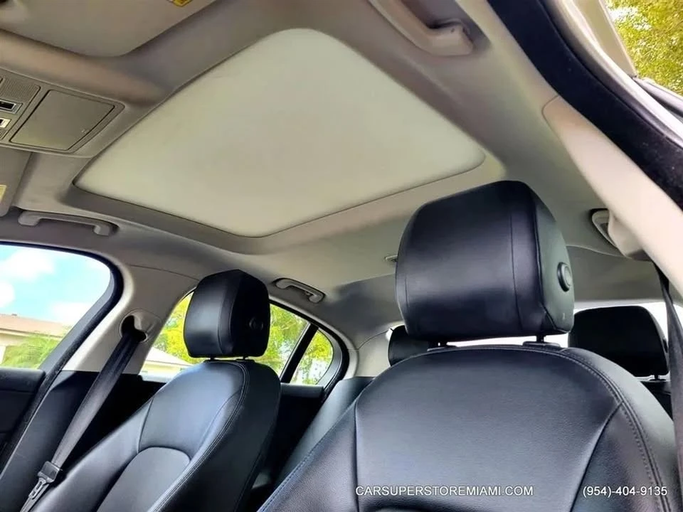 2017 Jaguar XE - Image 11 of 19