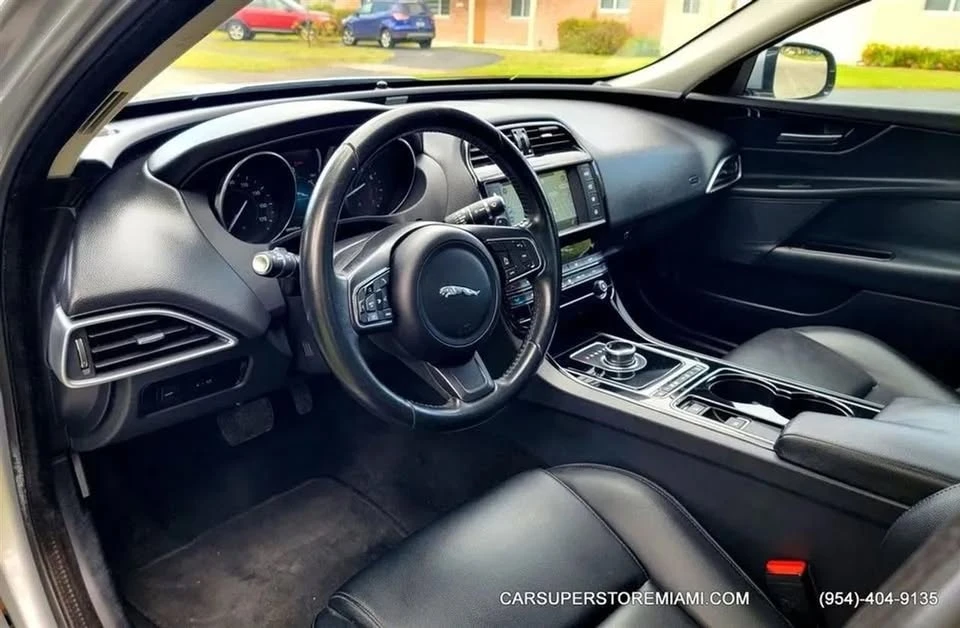 2017 Jaguar XE - Image 9 of 19