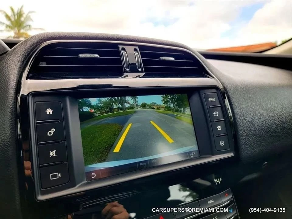 2017 Jaguar XE - Image 14 of 18