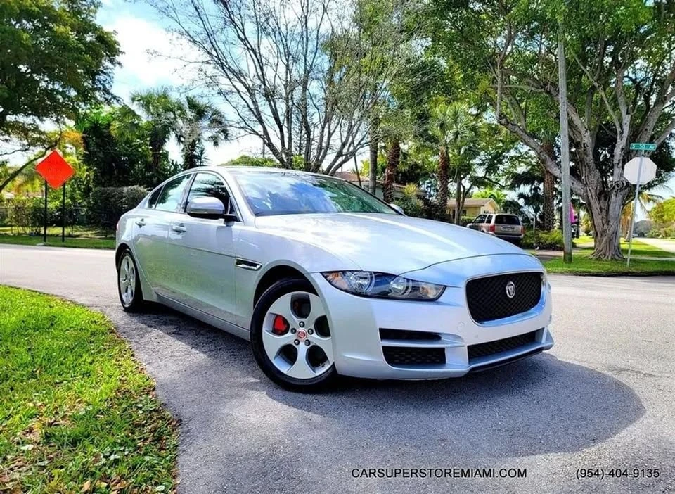 2017 Jaguar XE - Image 7 of 19