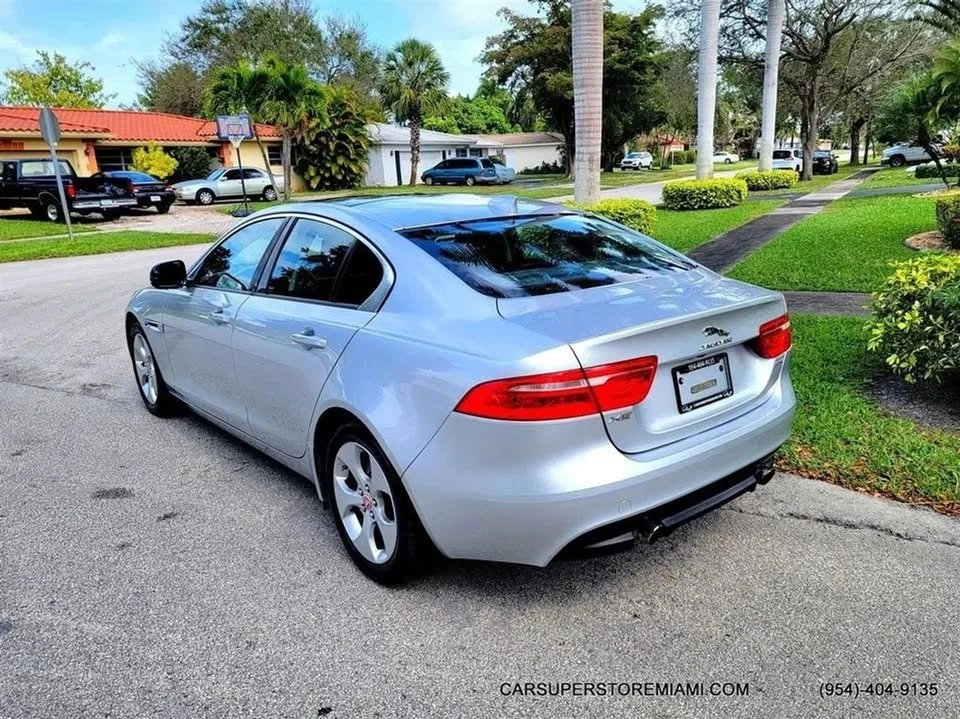 2017 Jaguar XE - Image 4 of 19
