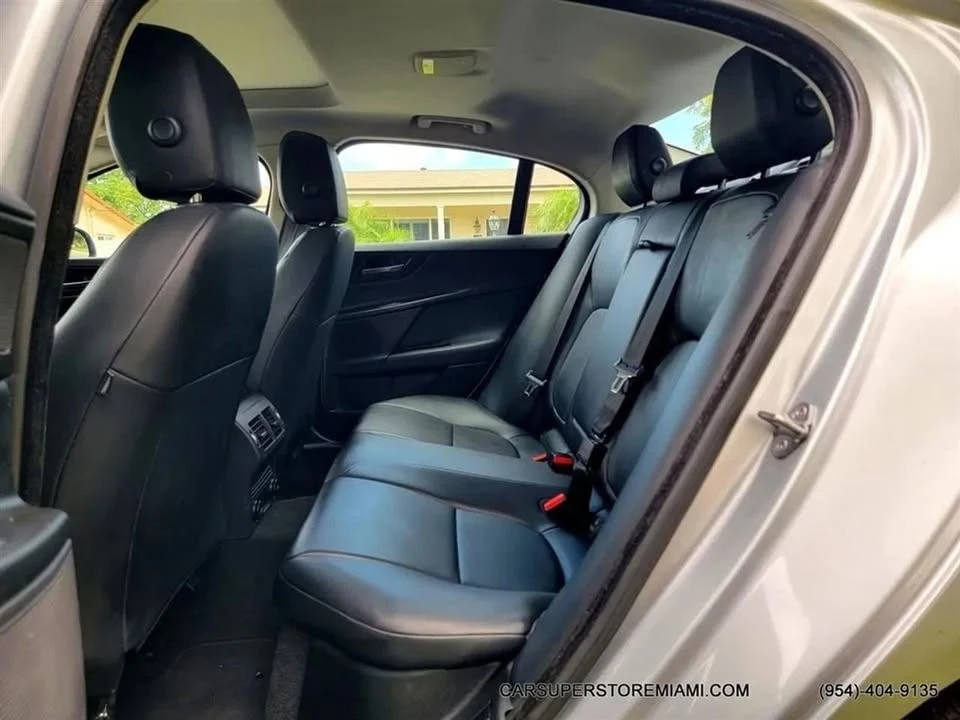 2017 Jaguar XE - Image 17 of 19
