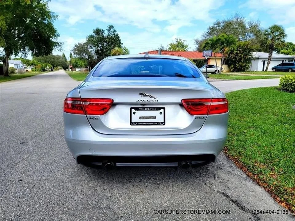 2017 Jaguar XE - Image 5 of 19