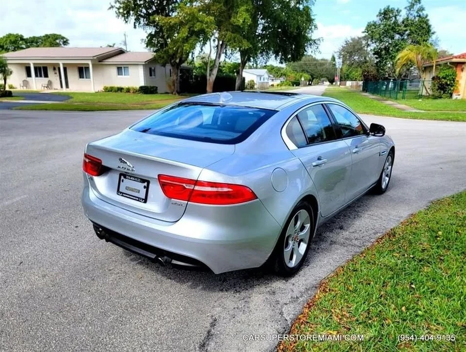 2017 Jaguar XE - Image 6 of 19