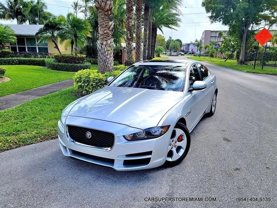 2017 Jaguar XE - Image 2 of 19