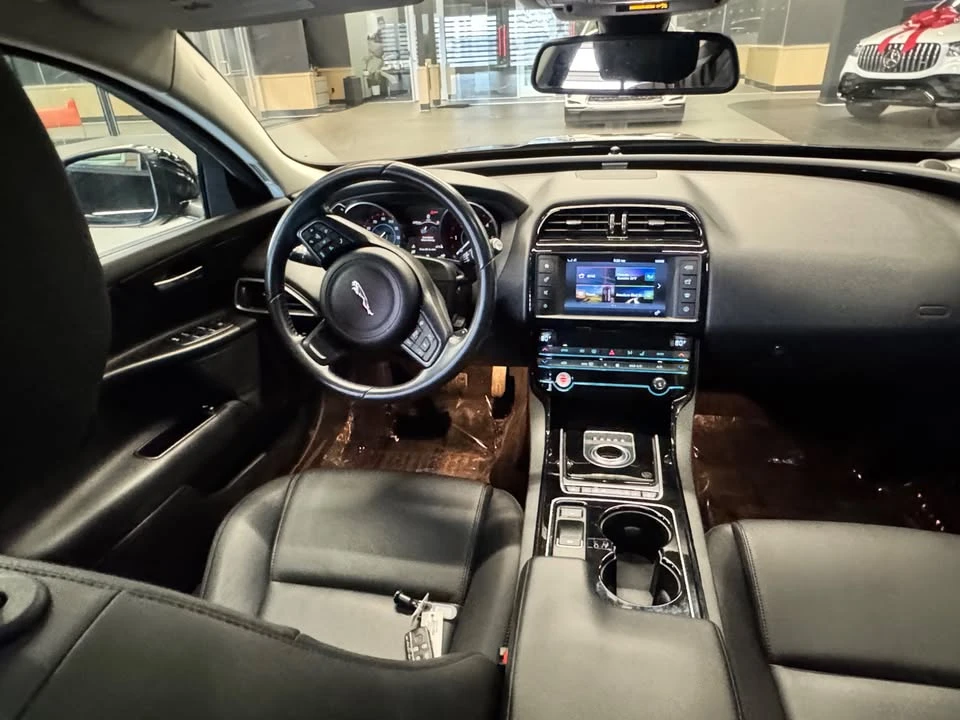 2017 Jaguar XE - Image 13 of 15