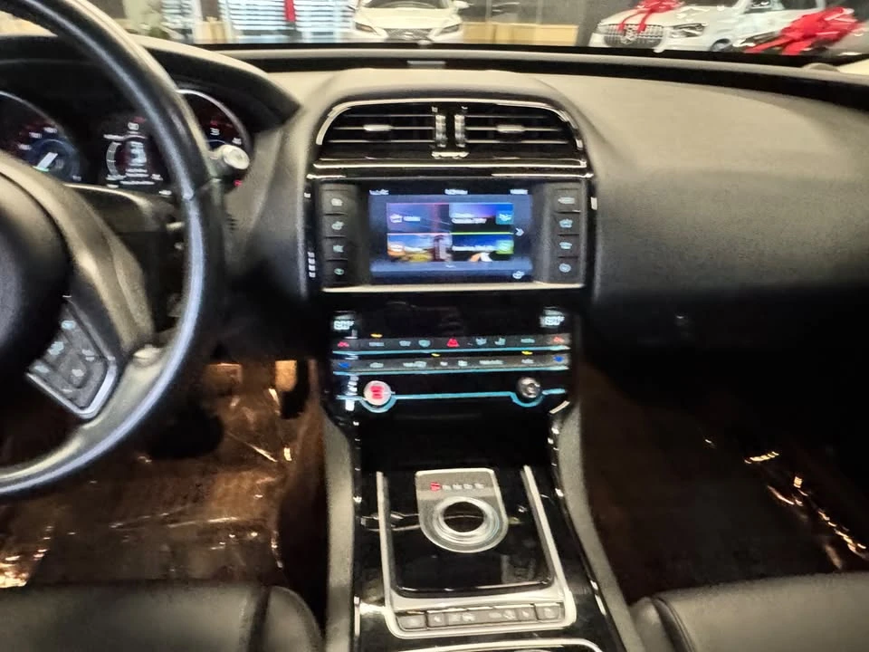 2017 Jaguar XE - Image 14 of 15