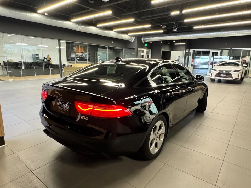 2017 Jaguar XE - Image 5 of 15