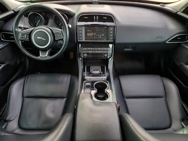 2017 Jaguar XE - Image 7 of 13