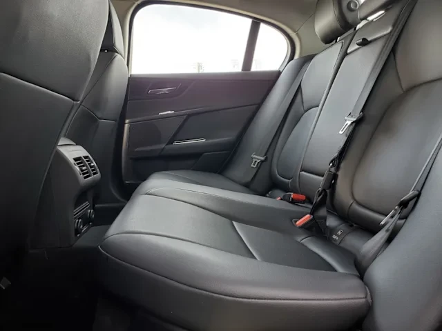 2017 Jaguar XE - Image 12 of 13