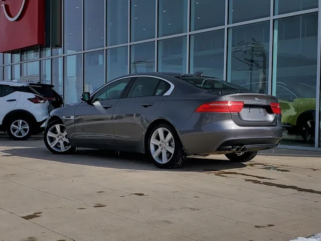 2017 Jaguar XE - Image 3 of 13