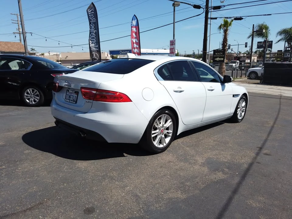 2017 Jaguar XE - Image 3 of 9