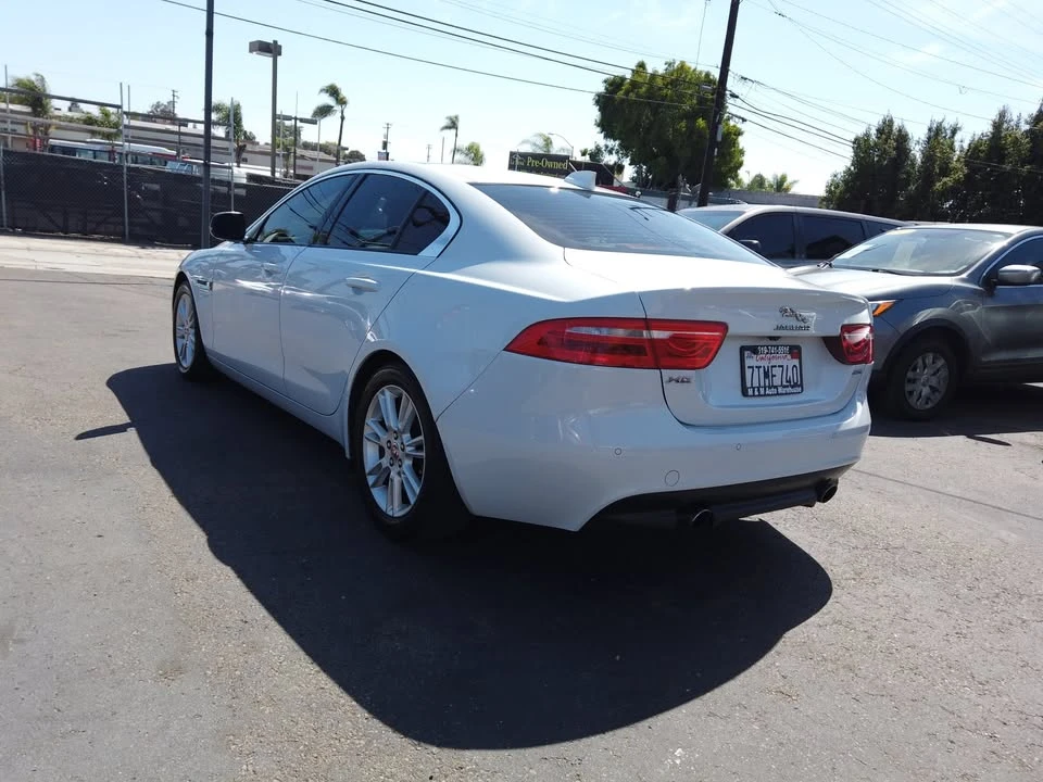 2017 Jaguar XE - Image 4 of 9