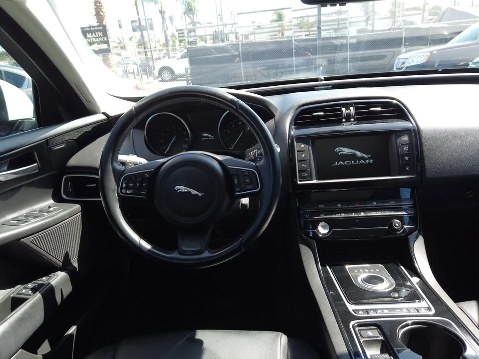 2017 Jaguar XE - Image 5 of 9
