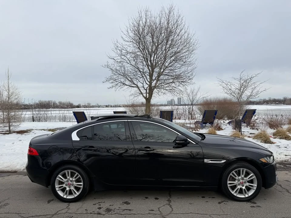 2017 Jaguar XE - Image 5 of 12