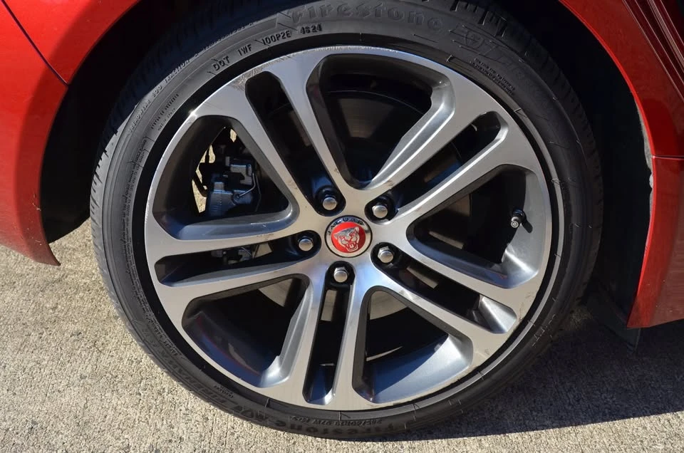 2017 Jaguar XE - Image 11 of 15