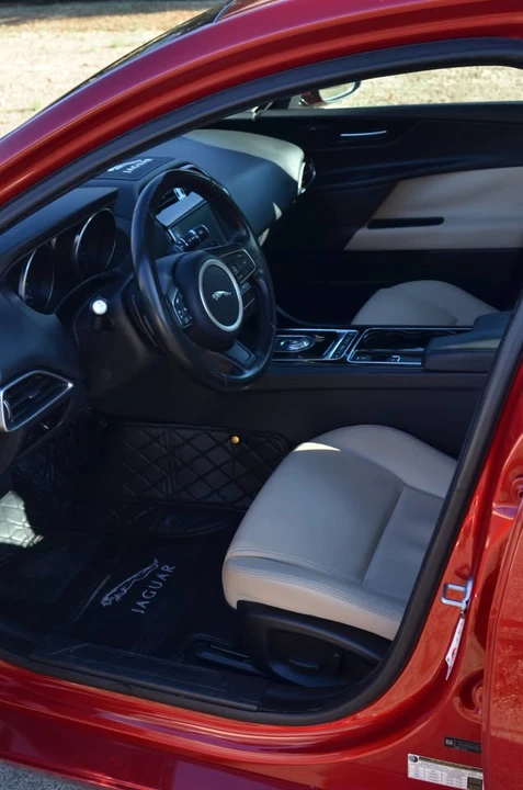 2017 Jaguar XE - Image 13 of 15