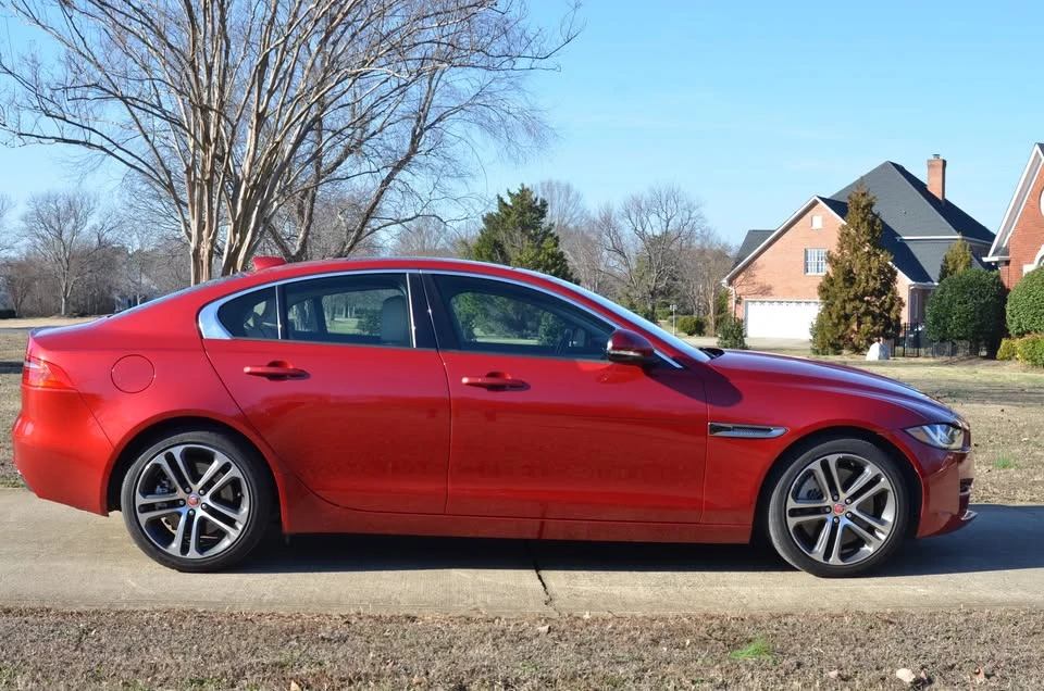 2017 Jaguar XE - Image 8 of 15
