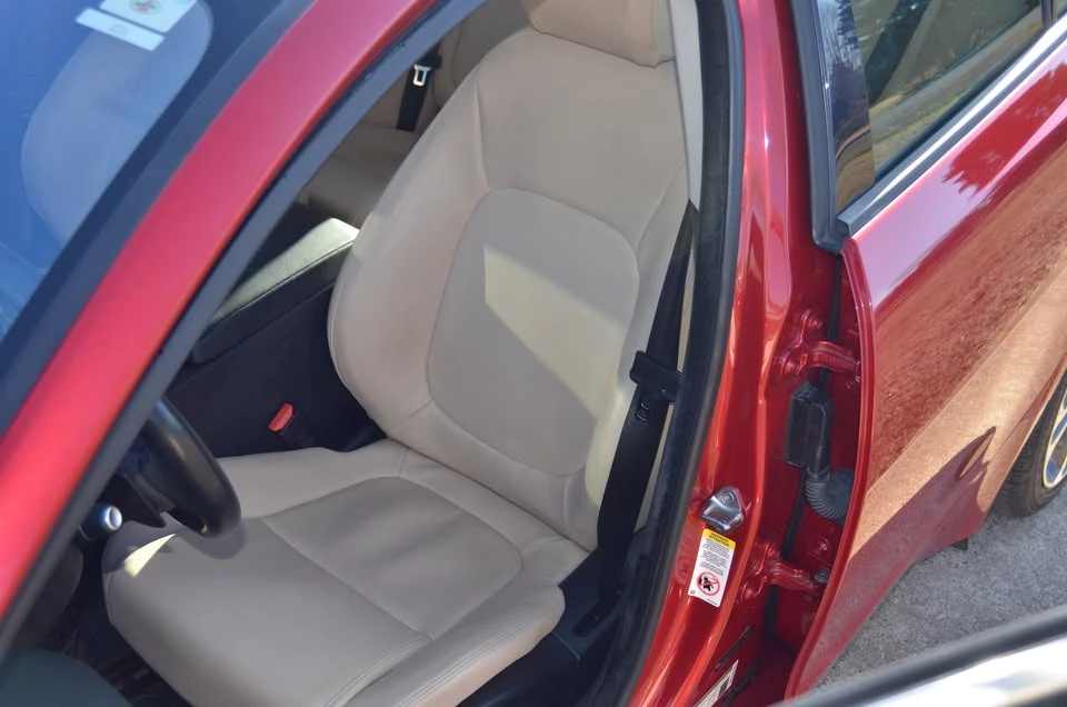 2017 Jaguar XE - Image 14 of 15