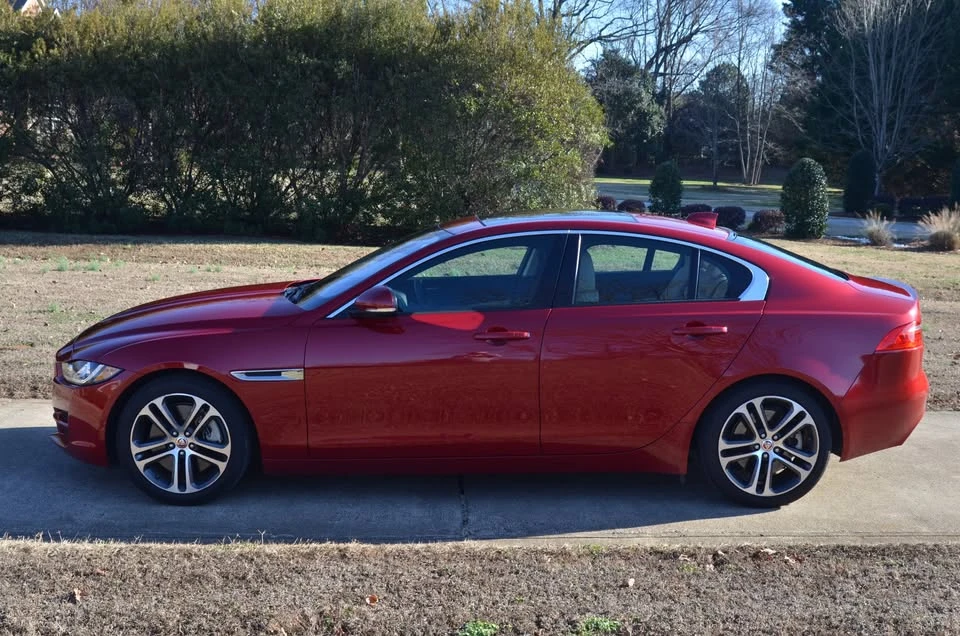 2017 Jaguar XE - Image 7 of 15