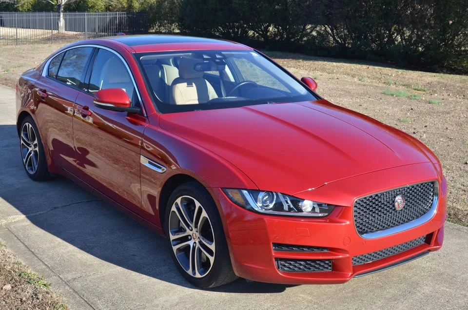 2017 Jaguar XE - Image 2 of 15