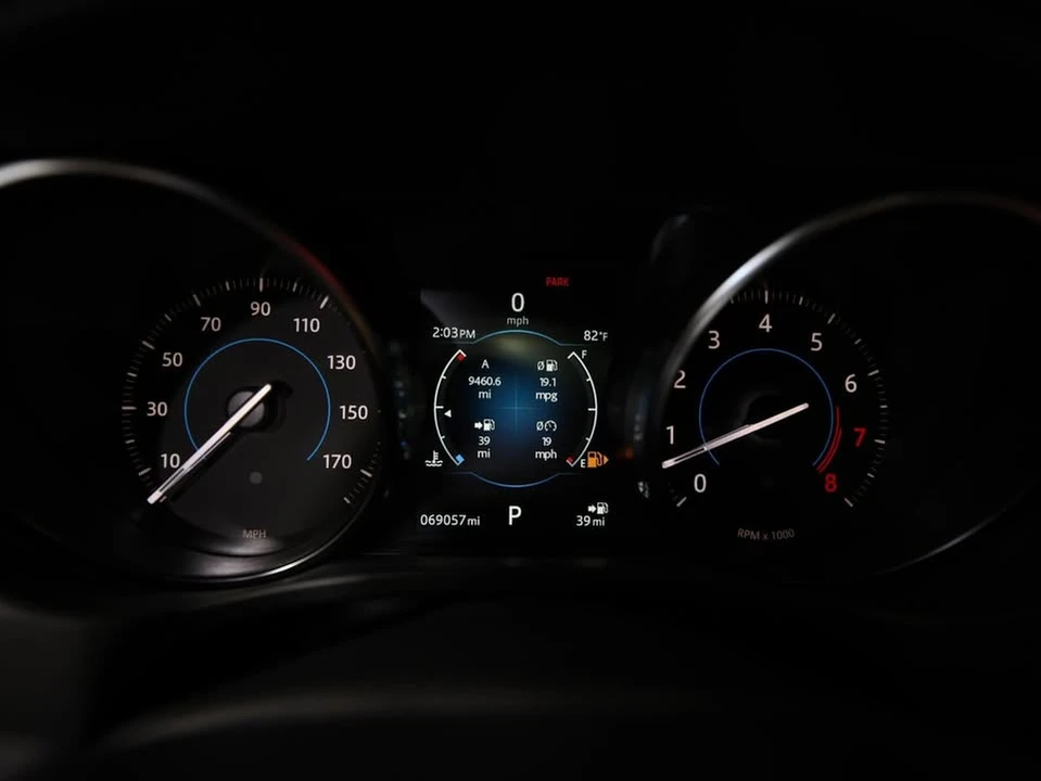 2017 Jaguar XE - Image 13 of 16
