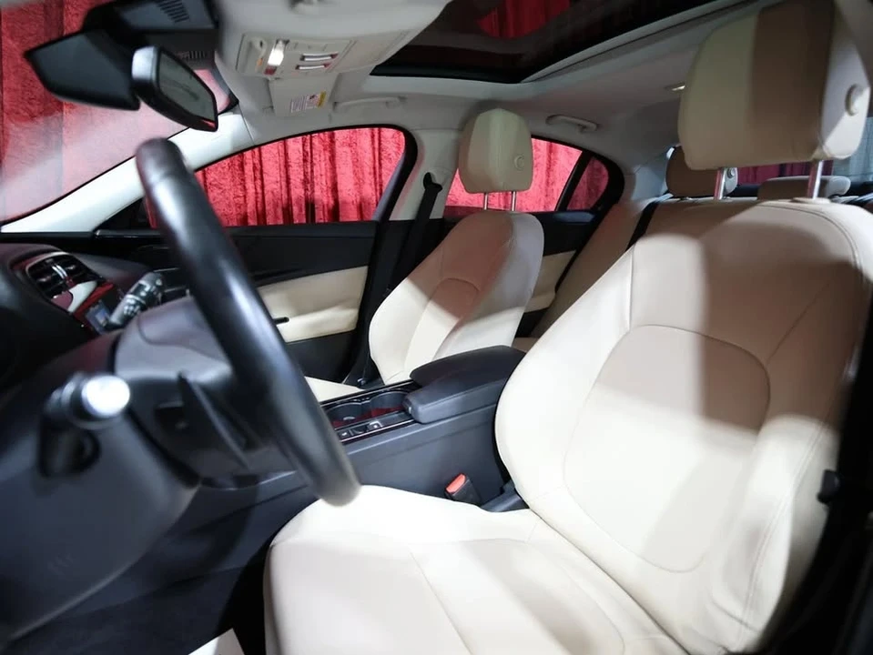 2017 Jaguar XE - Image 11 of 18