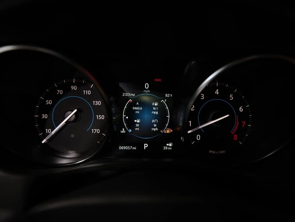 2017 Jaguar XE - Image 15 of 18