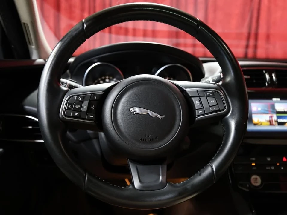 2017 Jaguar XE - Image 14 of 18