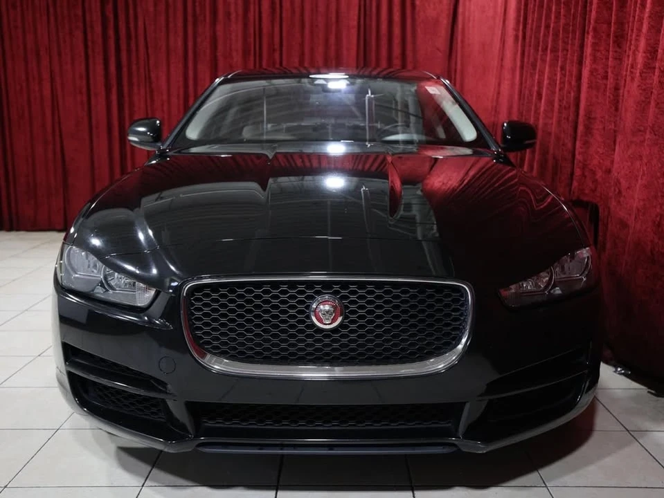 2017 Jaguar XE - Image 7 of 18