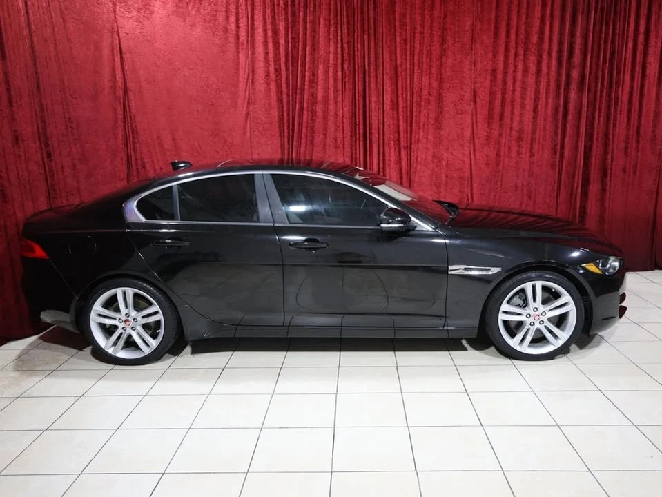 2017 Jaguar XE - Image 6 of 18