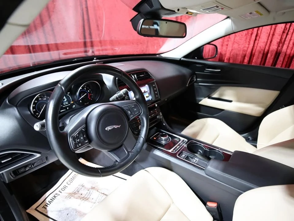 2017 Jaguar XE - Image 10 of 18