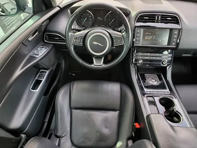 2017 Jaguar XE - Image 8 of 18