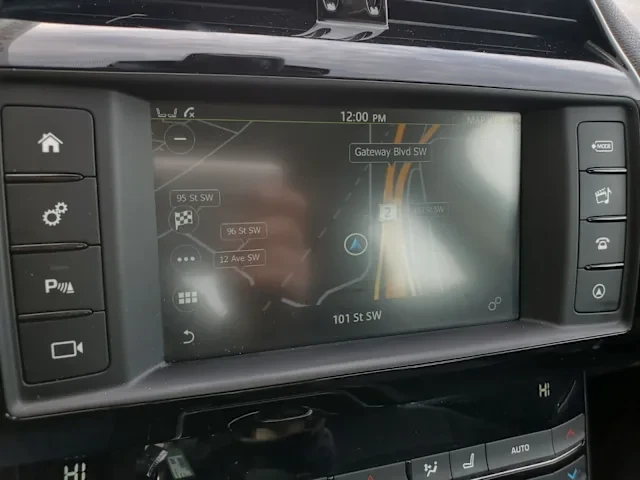 2017 Jaguar XE - Image 13 of 18