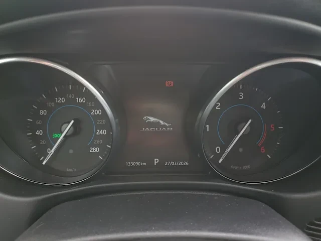 2017 Jaguar XE - Image 10 of 18