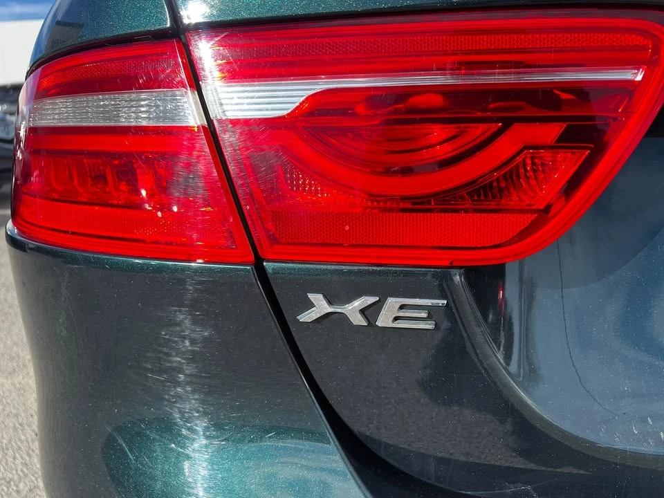 2017 Jaguar XE - Image 5 of 10
