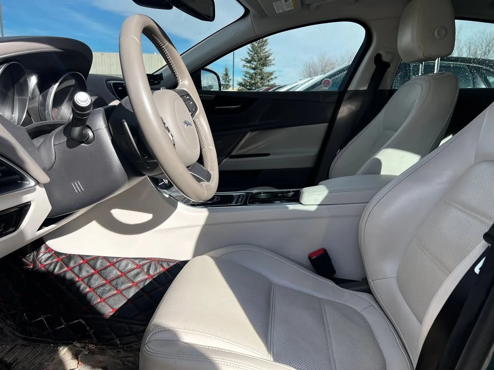 2017 Jaguar XE - Image 9 of 10