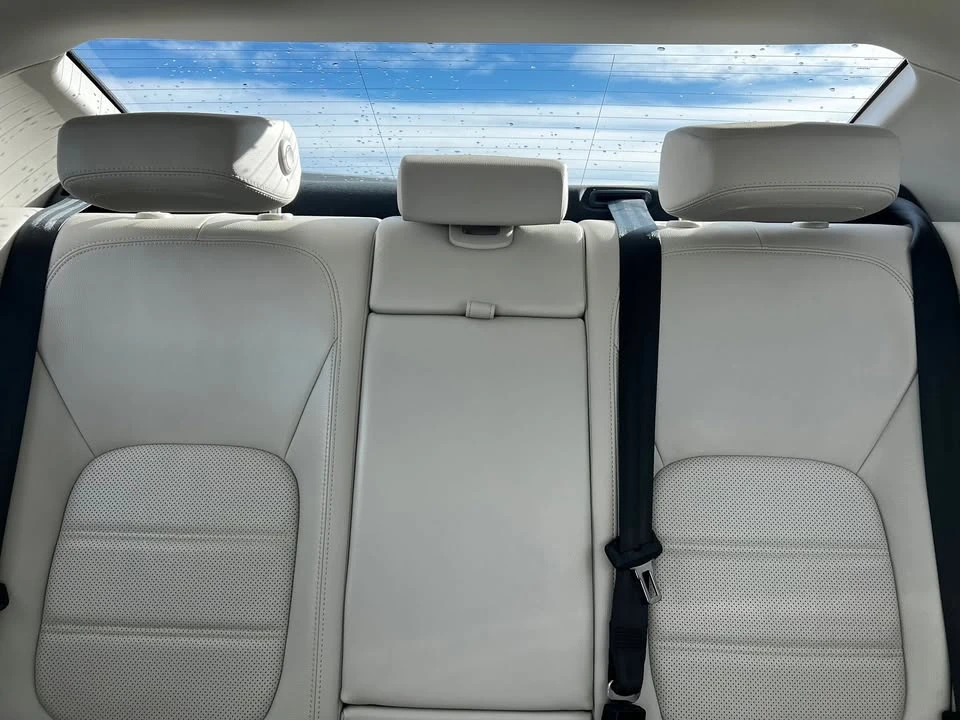 2017 Jaguar XE - Image 10 of 10