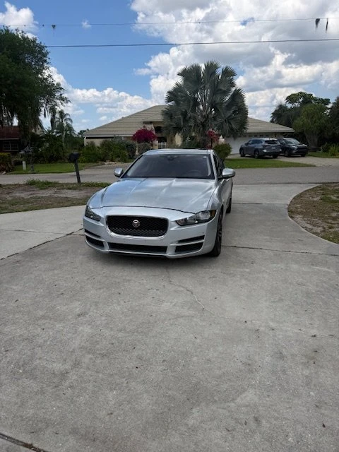 2017 Jaguar XE - Image 4 of 14