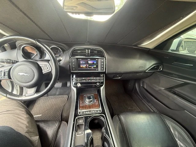 2017 Jaguar XE - Image 9 of 14