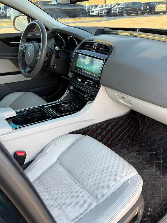 2017 Jaguar XE - Image 12 of 12