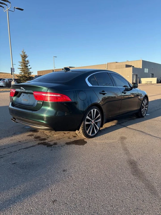 2017 Jaguar XE - Image 4 of 12