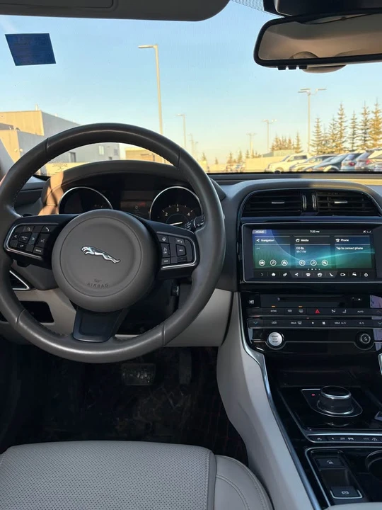2017 Jaguar XE - Image 6 of 12