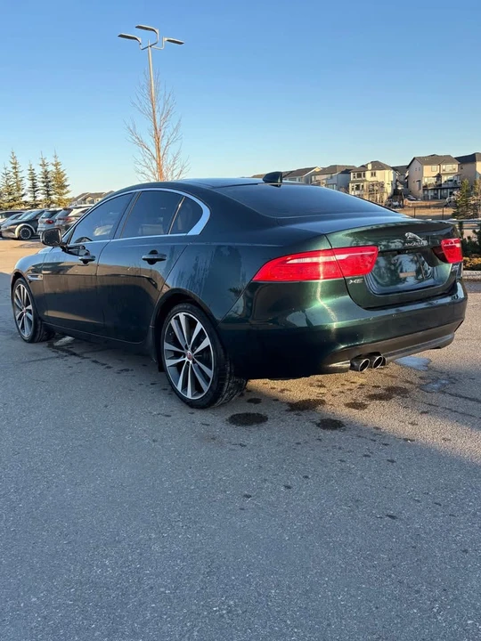 2017 Jaguar XE - Image 5 of 12