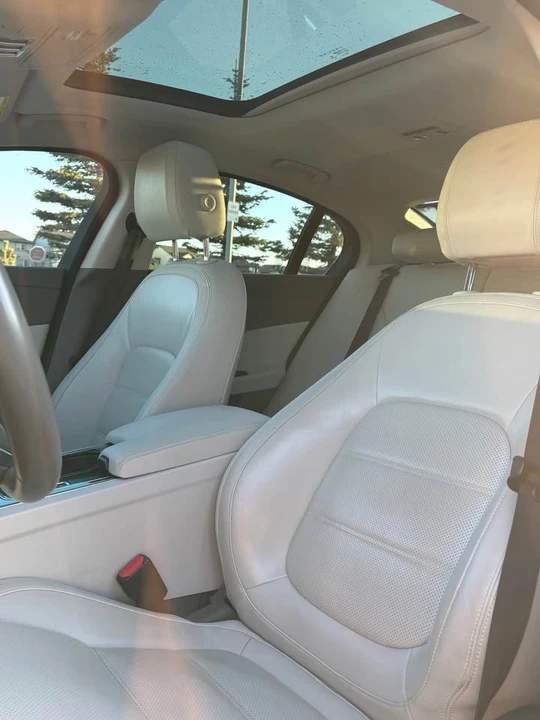 2017 Jaguar XE - Image 11 of 12