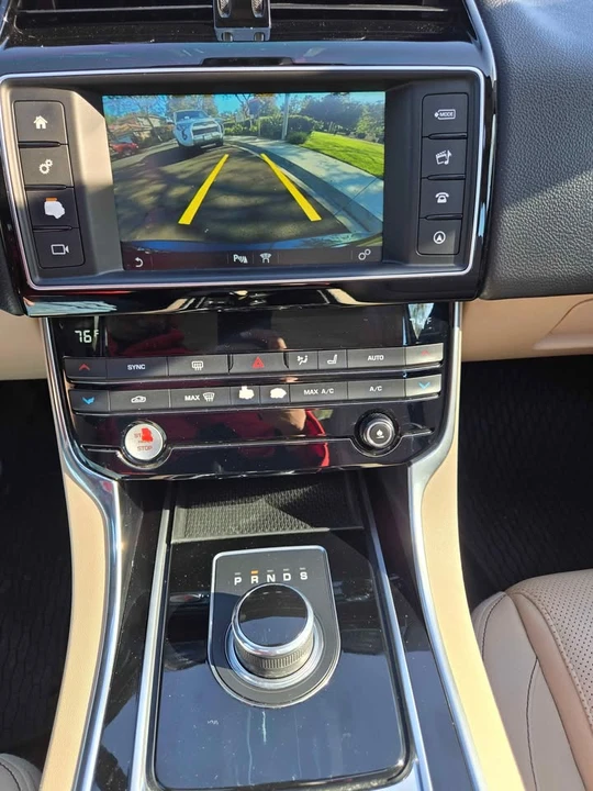 2017 Jaguar XE - Image 17 of 20