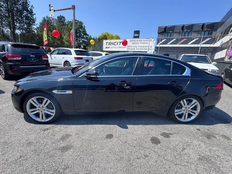 2017 Jaguar XE - Image 8 of 18