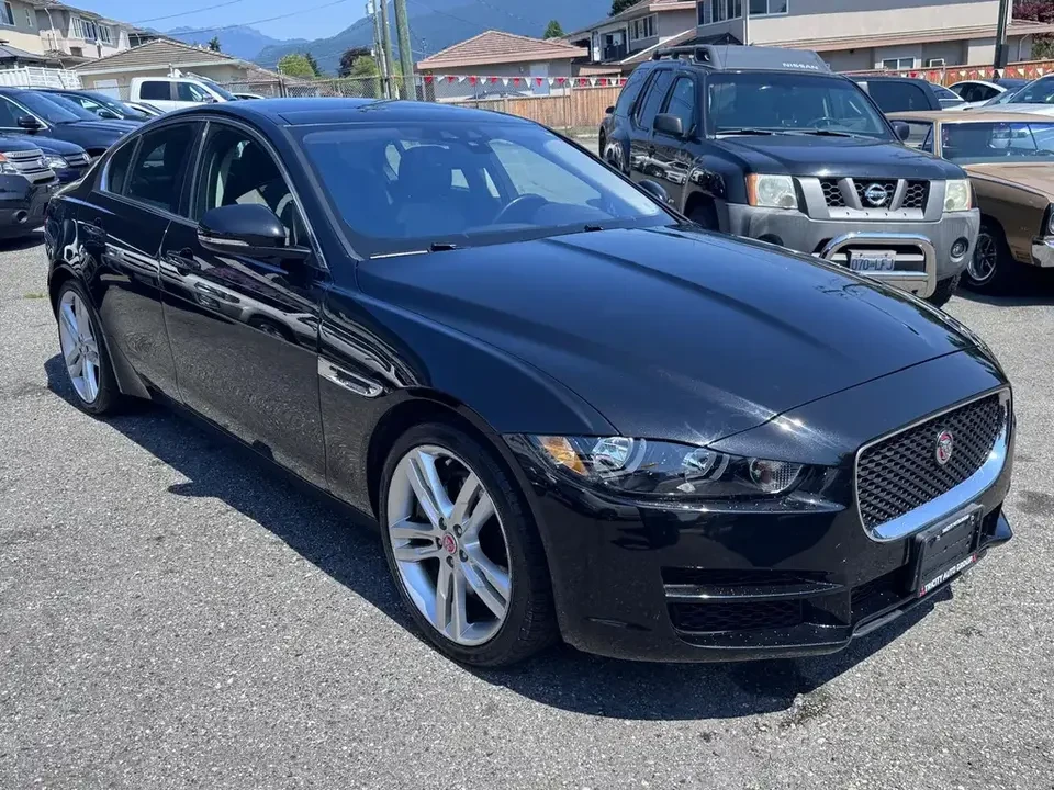 2017 Jaguar XE - Image 3 of 18